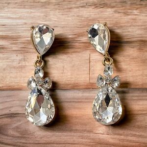 ❤️ NWT! Clear Crystal Rhinestone Drop Earrings